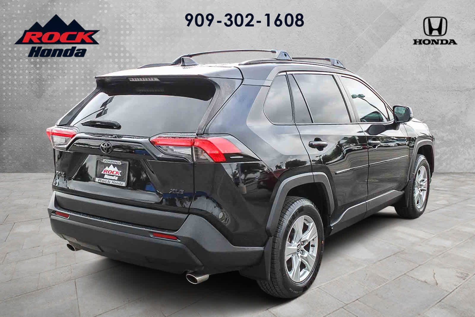 Used 2020 Toyota RAV4 XLE w/ Convenience Package FWD image 6