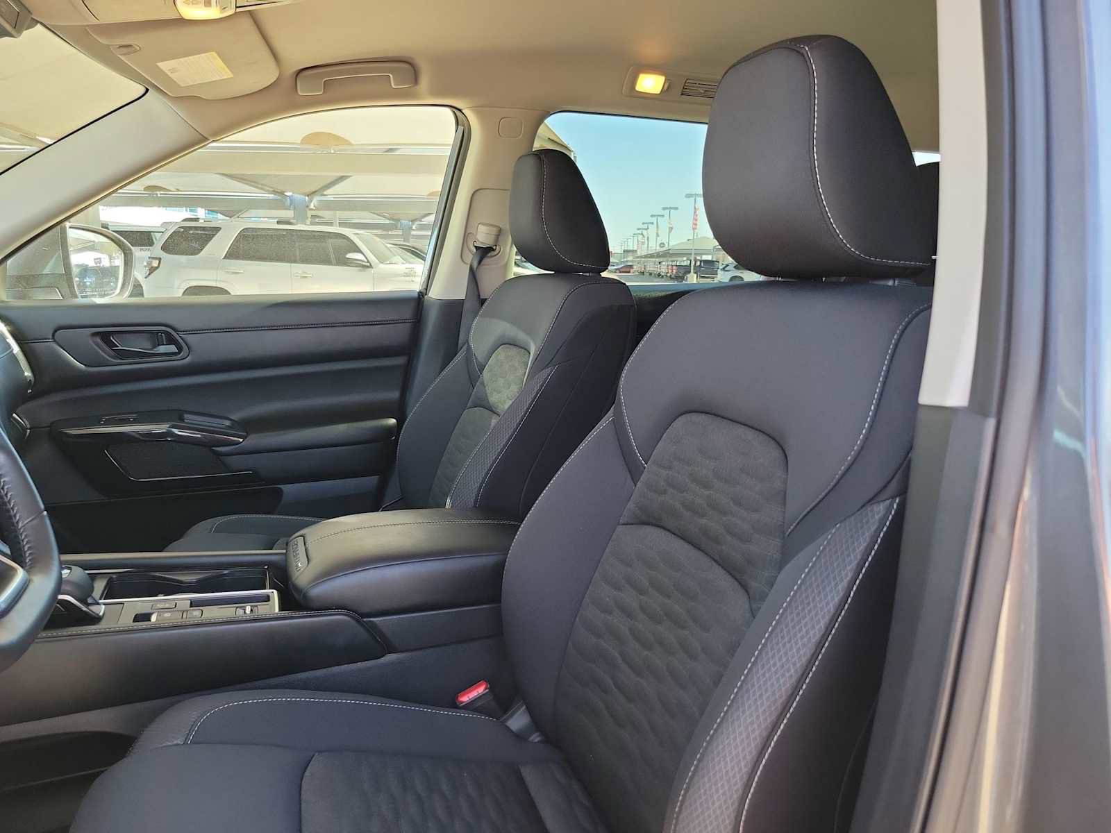 Used 2025 Nissan Pathfinder SV w/ Cargo Package image 7