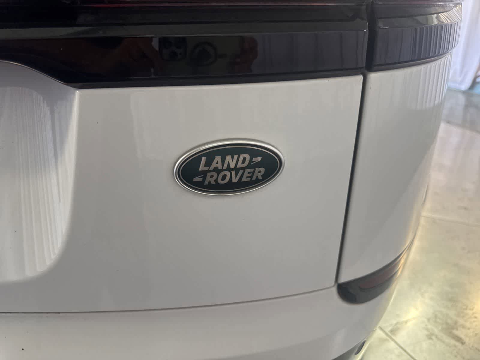 Used 2018 Land Rover Range Rover Velar R-Dynamic SE AWD/4WD image 12