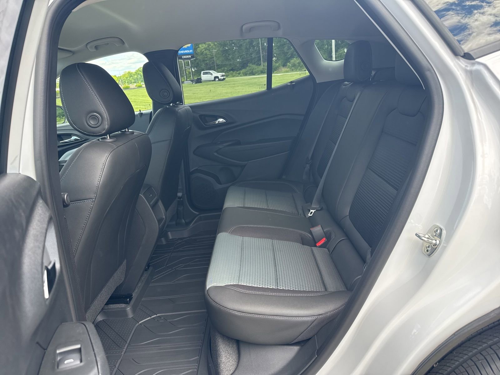 New 2026 Chevrolet Trax LT w/ LT Convenience Package FWD image 9