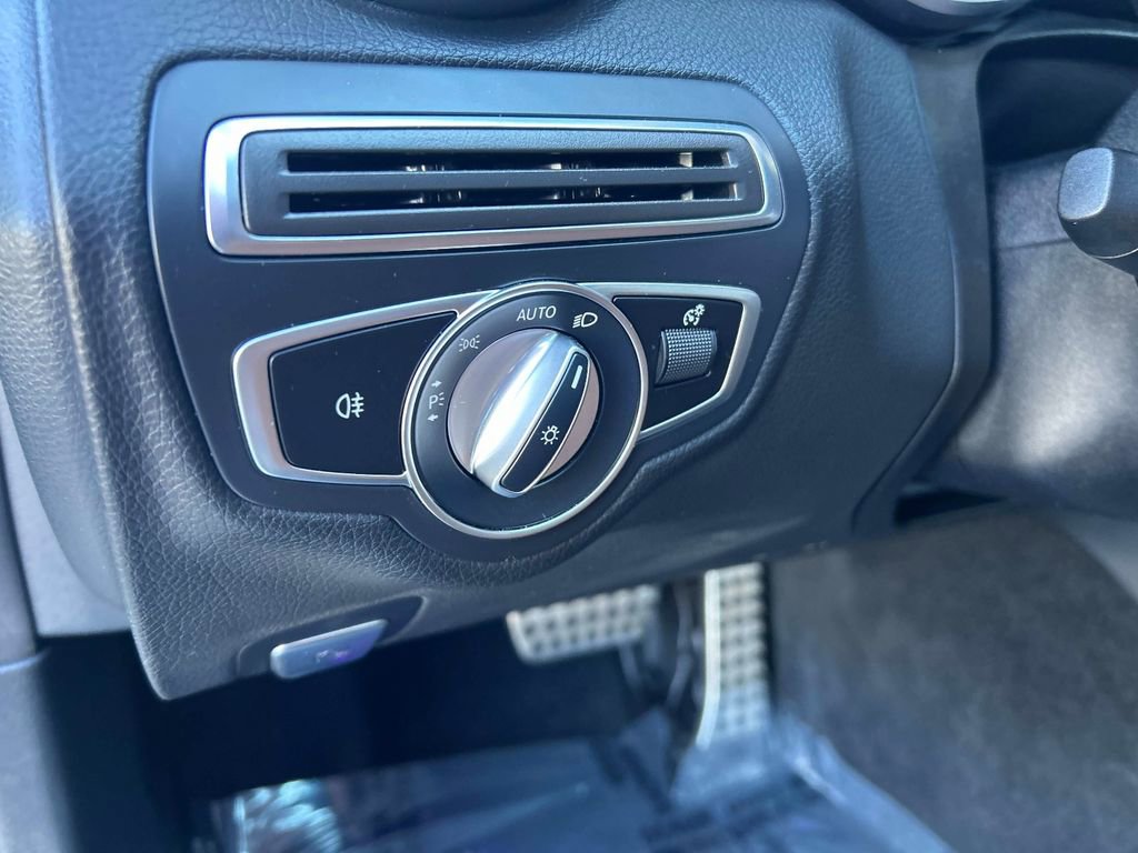 Used 2021 Mercedes-Benz C 300 4MATIC Sedan image 23