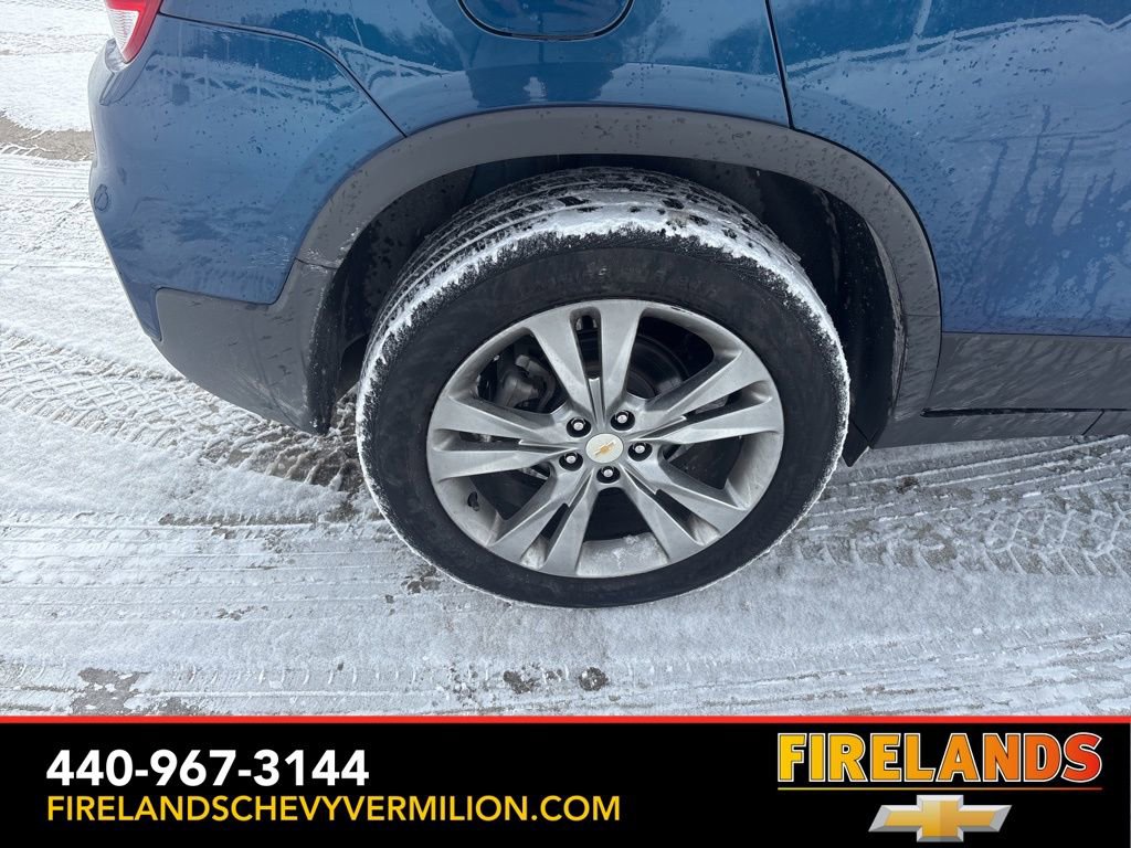 Used 2020 Chevrolet Trax LT w/ Sun & Sound Package image 24