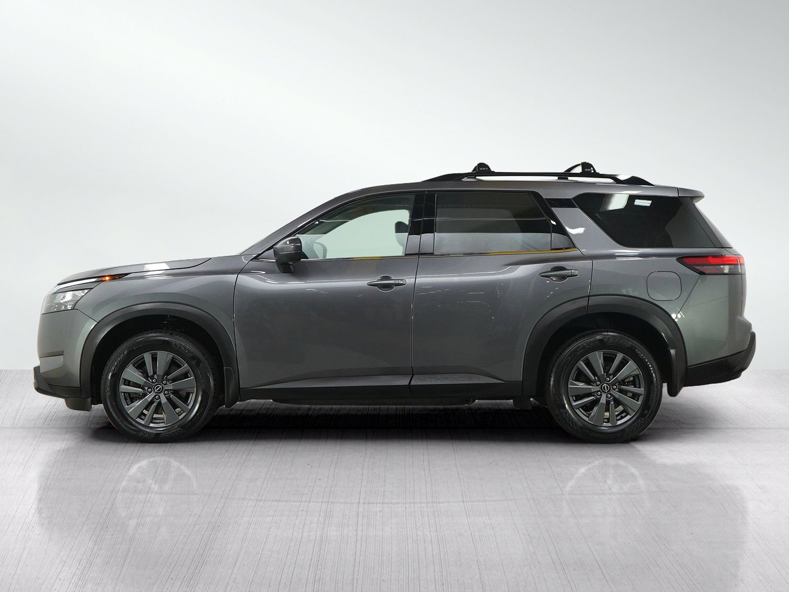 Used 2023 Nissan Pathfinder SV AWD/4WD image 2