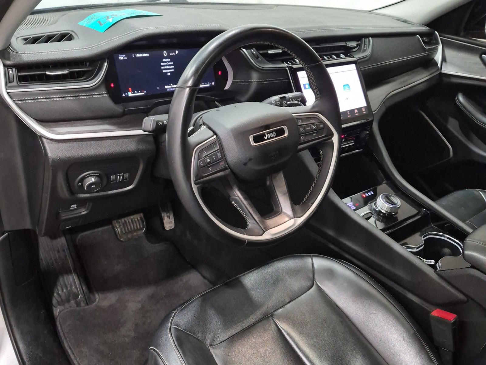 Used 2022 Jeep Grand Cherokee Limited w/ Luxury Tech Group II image 11