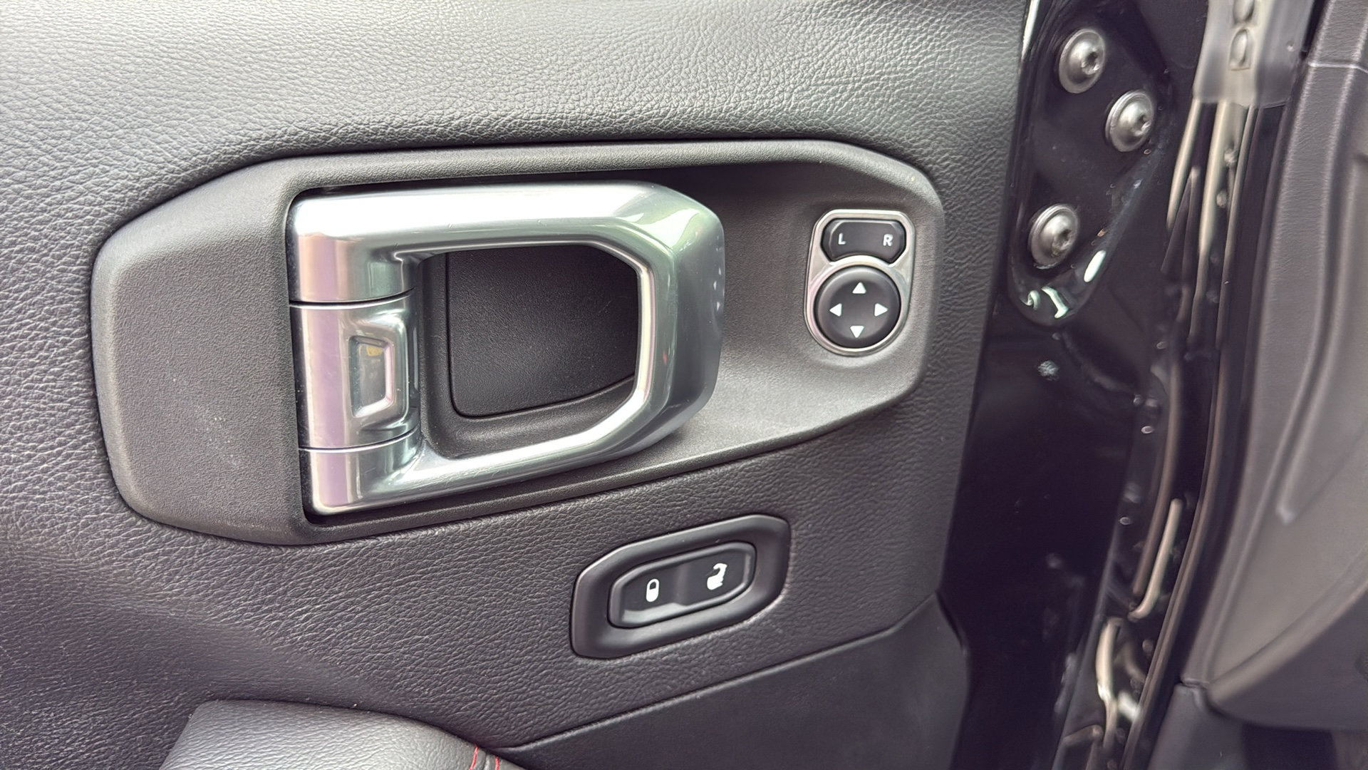 Used 2021 Jeep Wrangler Unlimited Rubicon AWD/4WD image 11