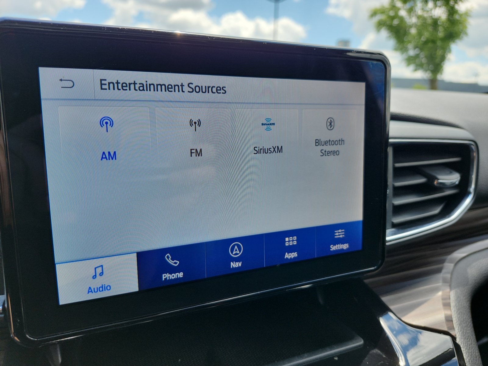 Used 2021 Ford Explorer Limited w/ Equipment Group 301A AWD/4WD image 17