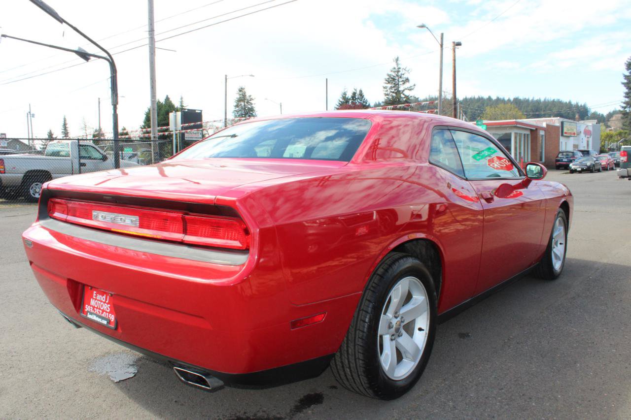 Used 2013 Dodge Challenger SXT image 6