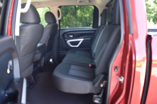 Used 2017 Nissan Titan SV image 11