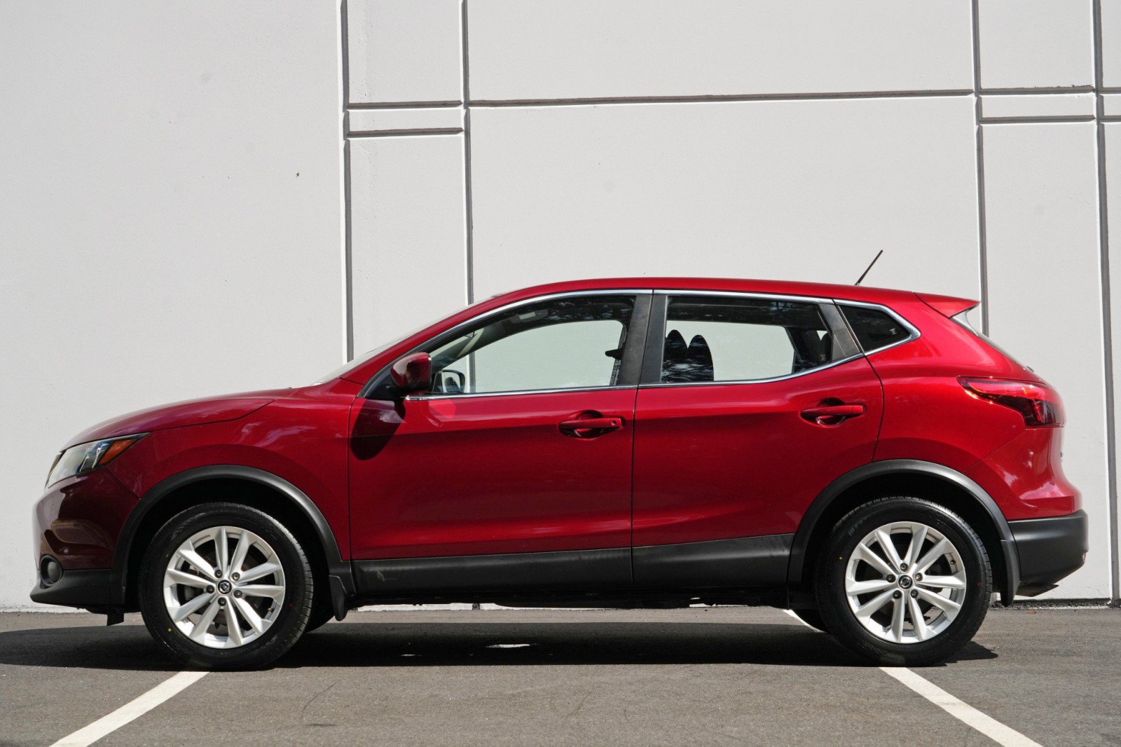 Used 2019 Nissan Rogue Sport S w/ Appearance Package FWD image 8