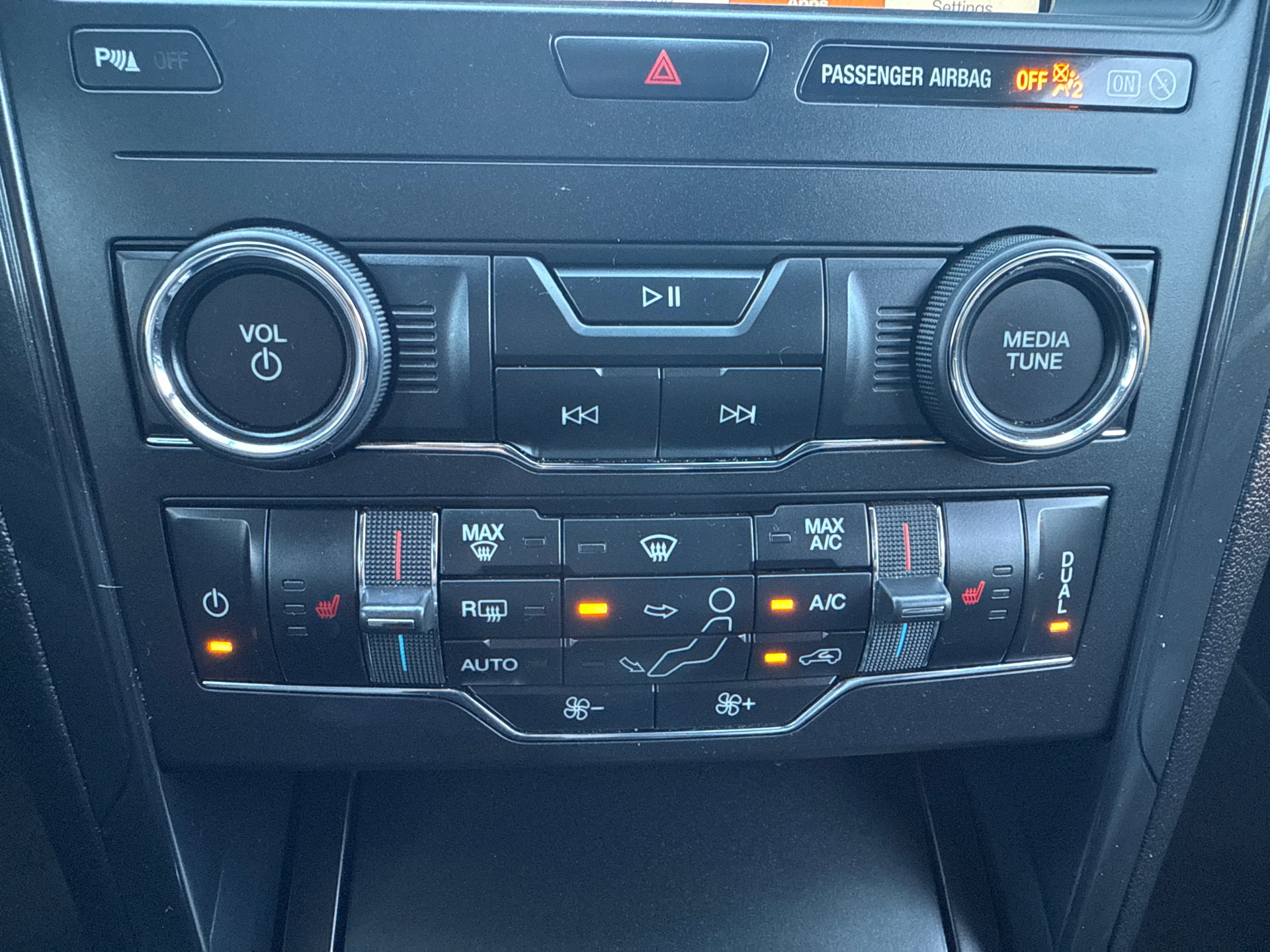 Used 2018 Ford Explorer XLT w/ Equipment Group 202A image 27