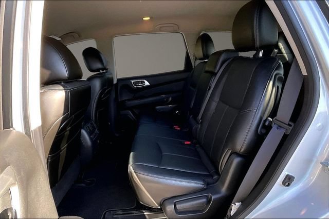 Used 2013 Nissan Pathfinder Platinum FWD image 24