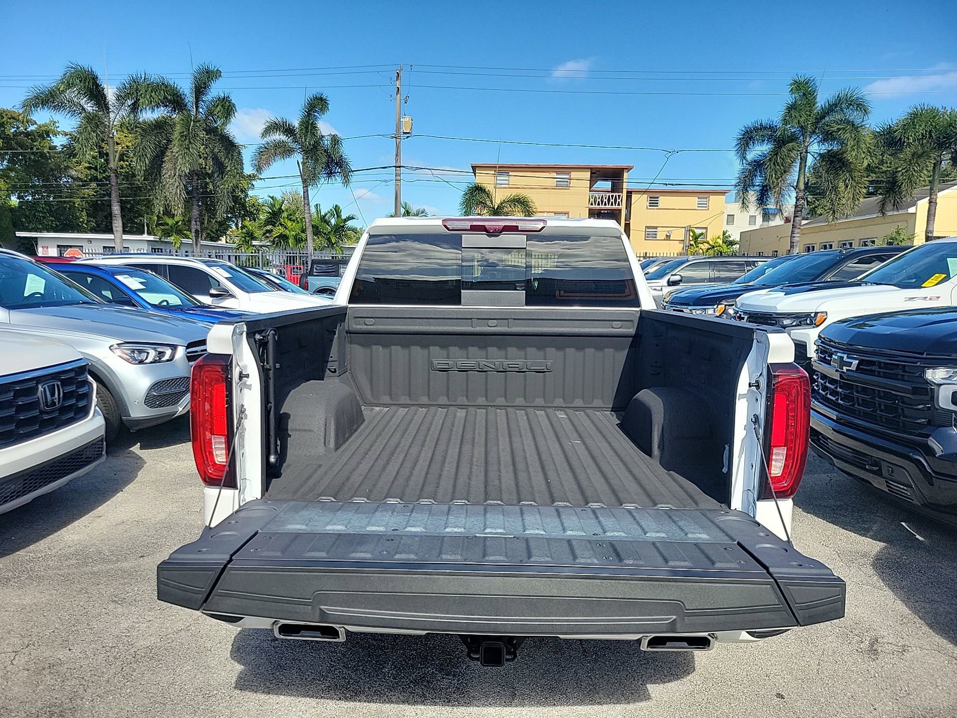 Used 2024 GMC Sierra 1500 Denali w/ Technology Package image 17