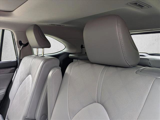 Used 2022 Toyota Highlander Platinum AWD/4WD image 19