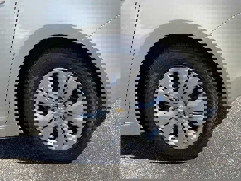 Used 2014 Chevrolet Cruze LS image 7