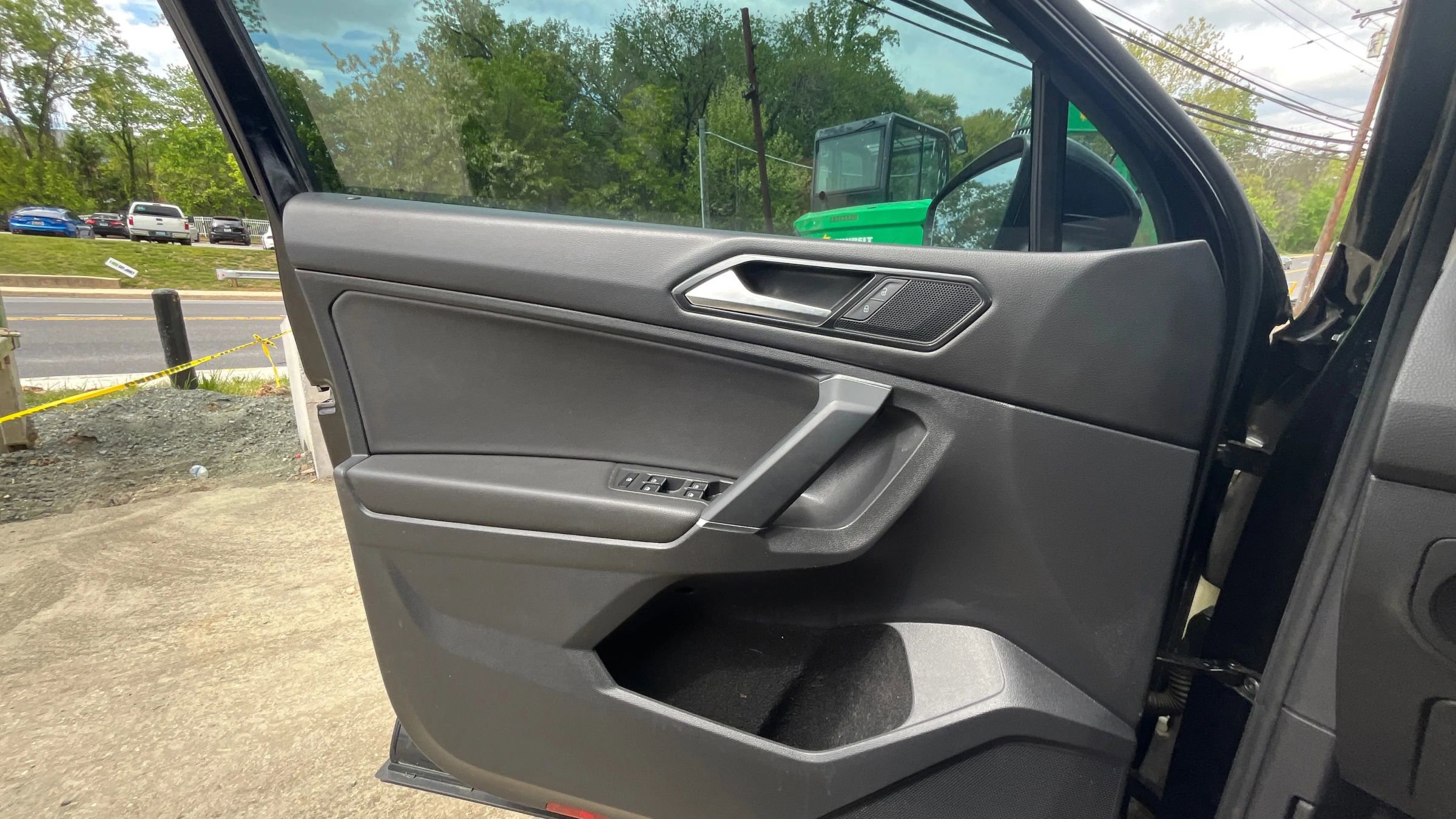 Used 2018 Volkswagen Tiguan SE w/ Panoramic Sunroof Package AWD/4WD image 20