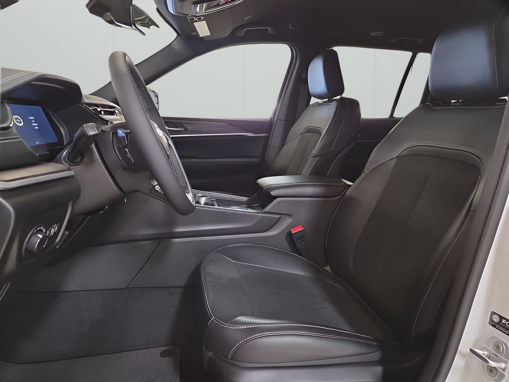 New 2026 Jeep Grand Cherokee Altitude image 9