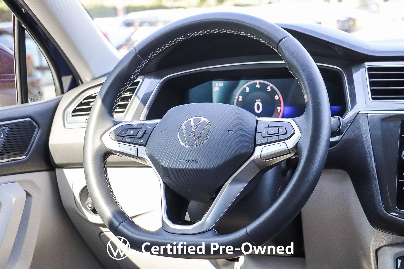 Used 2023 Volkswagen Tiguan SE w/ Panoramic Sunroof Package FWD image 17