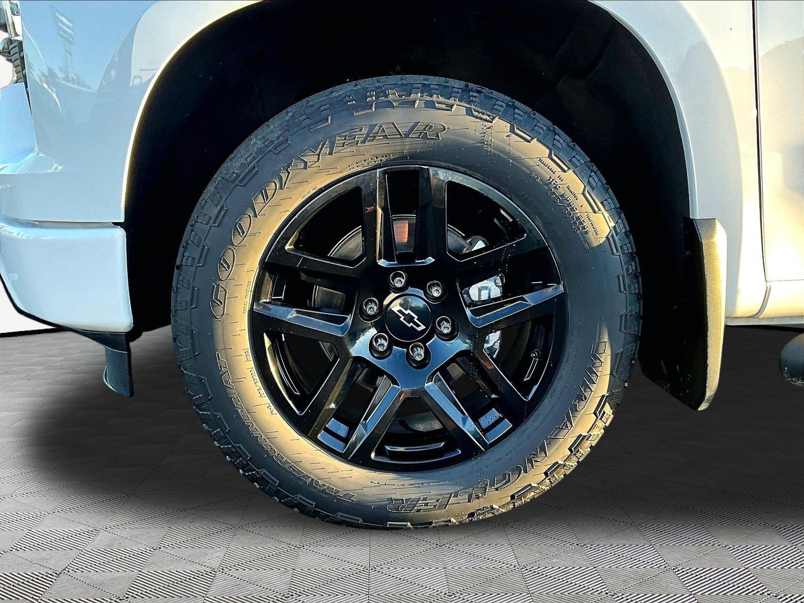 Used 2023 Chevrolet Silverado 1500 RST AWD/4WD image 31