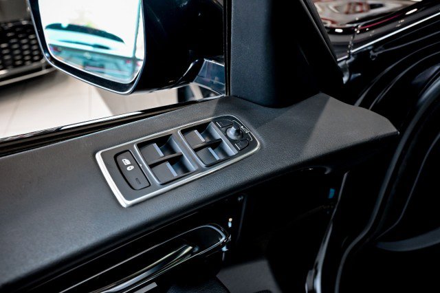 Used 2019 Jaguar F-PACE R-Sport image 16