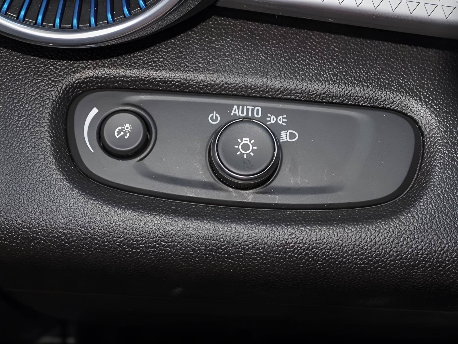 Certified 2024 Chevrolet Trax LT FWD image 27