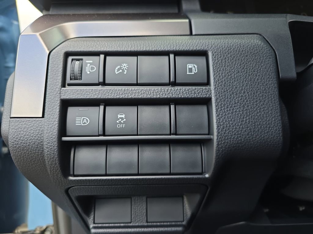 Used 2025 Toyota 4Runner SR5 AWD/4WD image 25