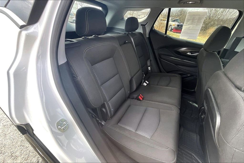 Used 2024 GMC Terrain SLE image 25