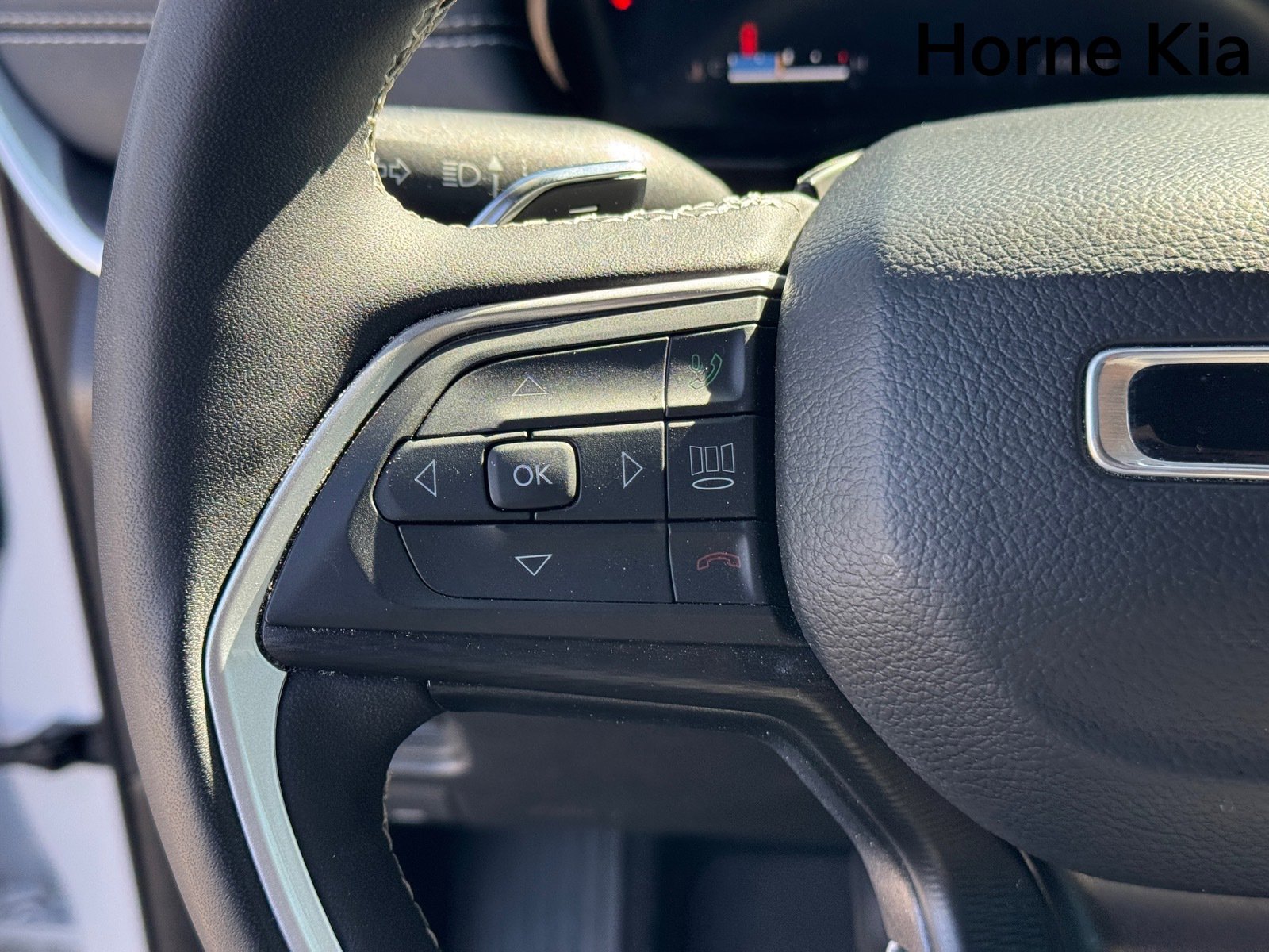 Used 2024 Jeep Grand Cherokee Altitude image 18