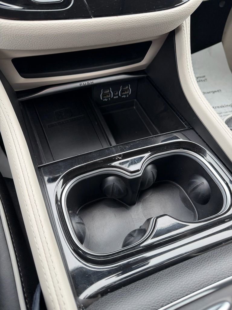 Used 2023 Chrysler Pacifica Limited image 17