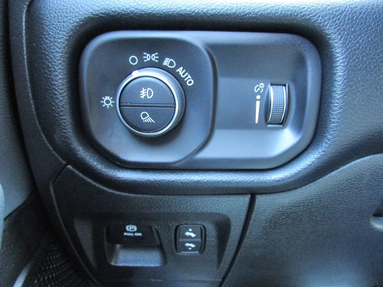 Used 2022 RAM 1500 Big Horn AWD/4WD image 36