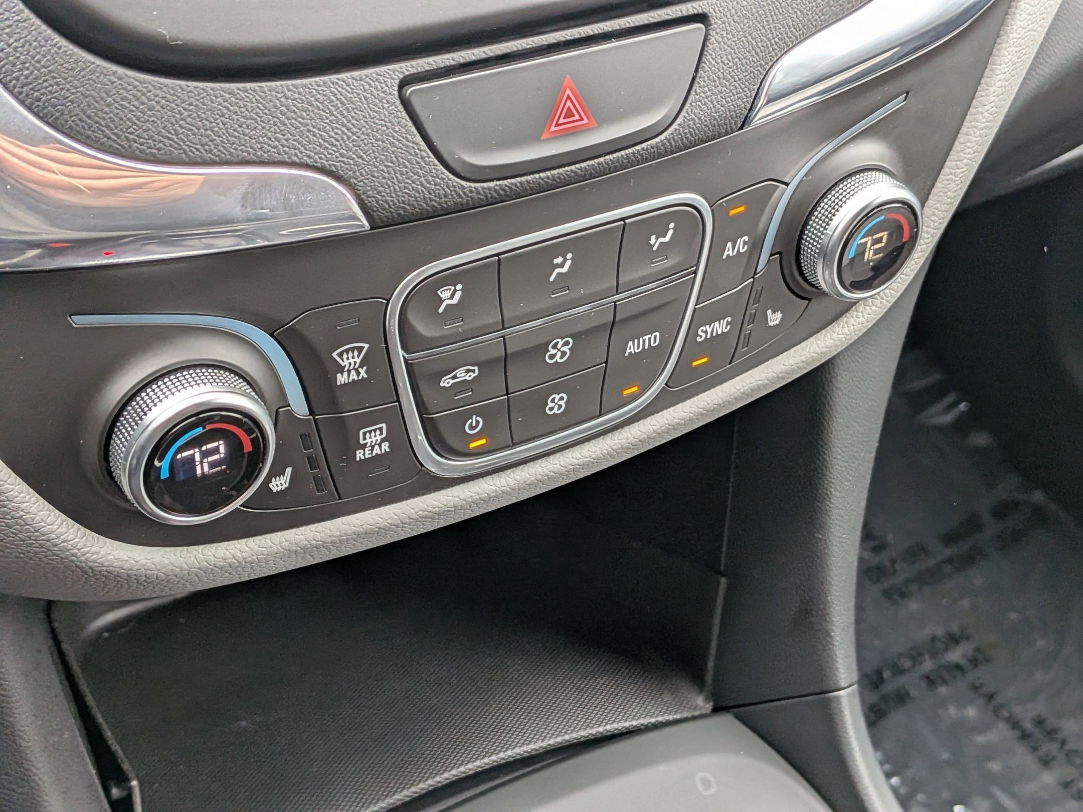 Used 2018 Chevrolet Equinox LT image 22