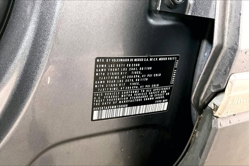 Used 2021 Volkswagen Tiguan SE w/ Panoramic Sunroof Package image 32