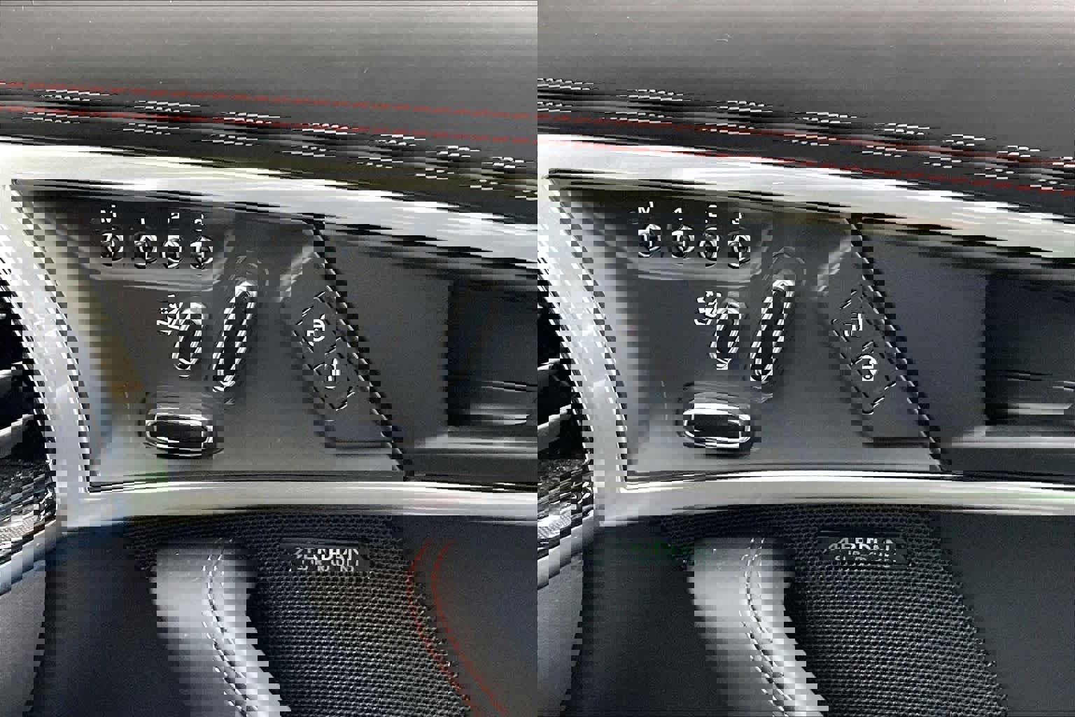 Used 2020 Jaguar F-TYPE R image 34