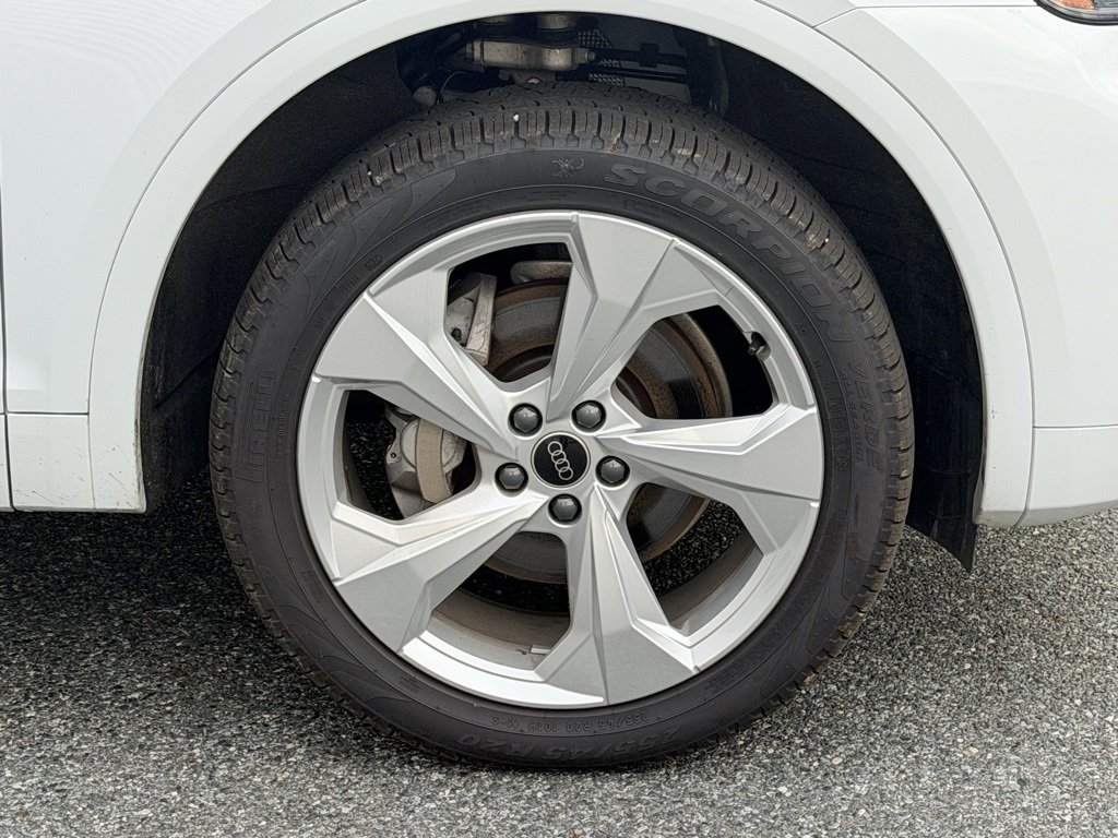 Certified 2025 Audi Q5 2.0T Premium Plus image 10