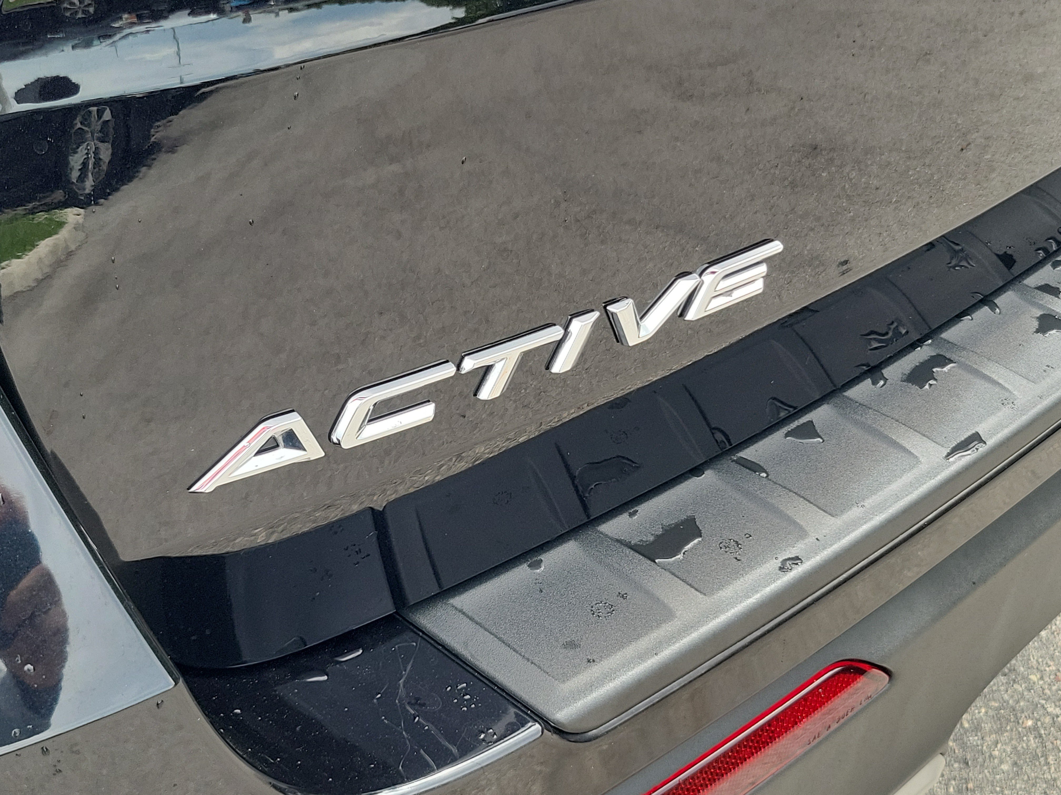 Used 2025 Ford Explorer Active w/ Active Comfort Package RWD image 33