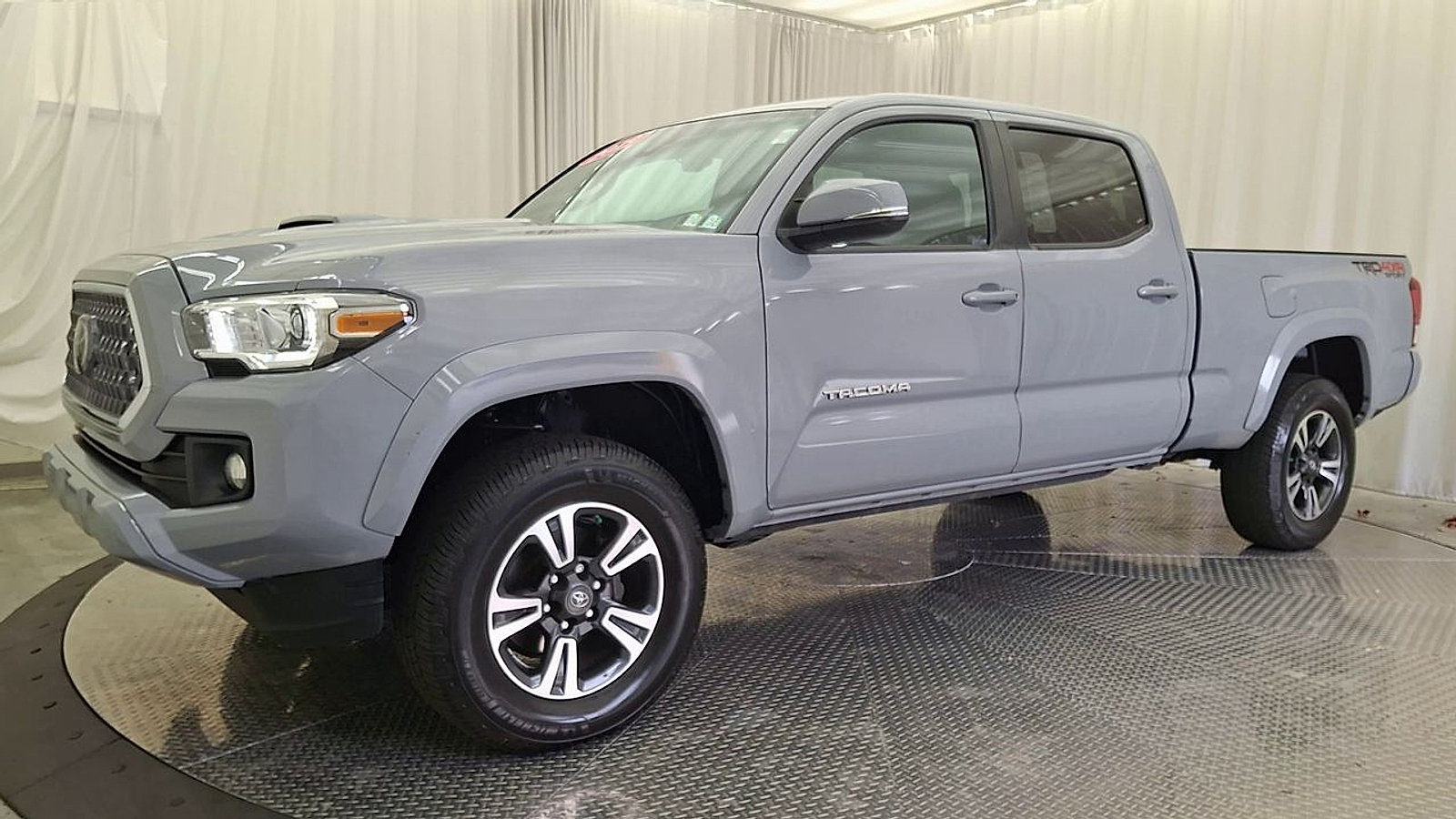 Certified 2019 Toyota Tacoma TRD Sport AWD/4WD image 11