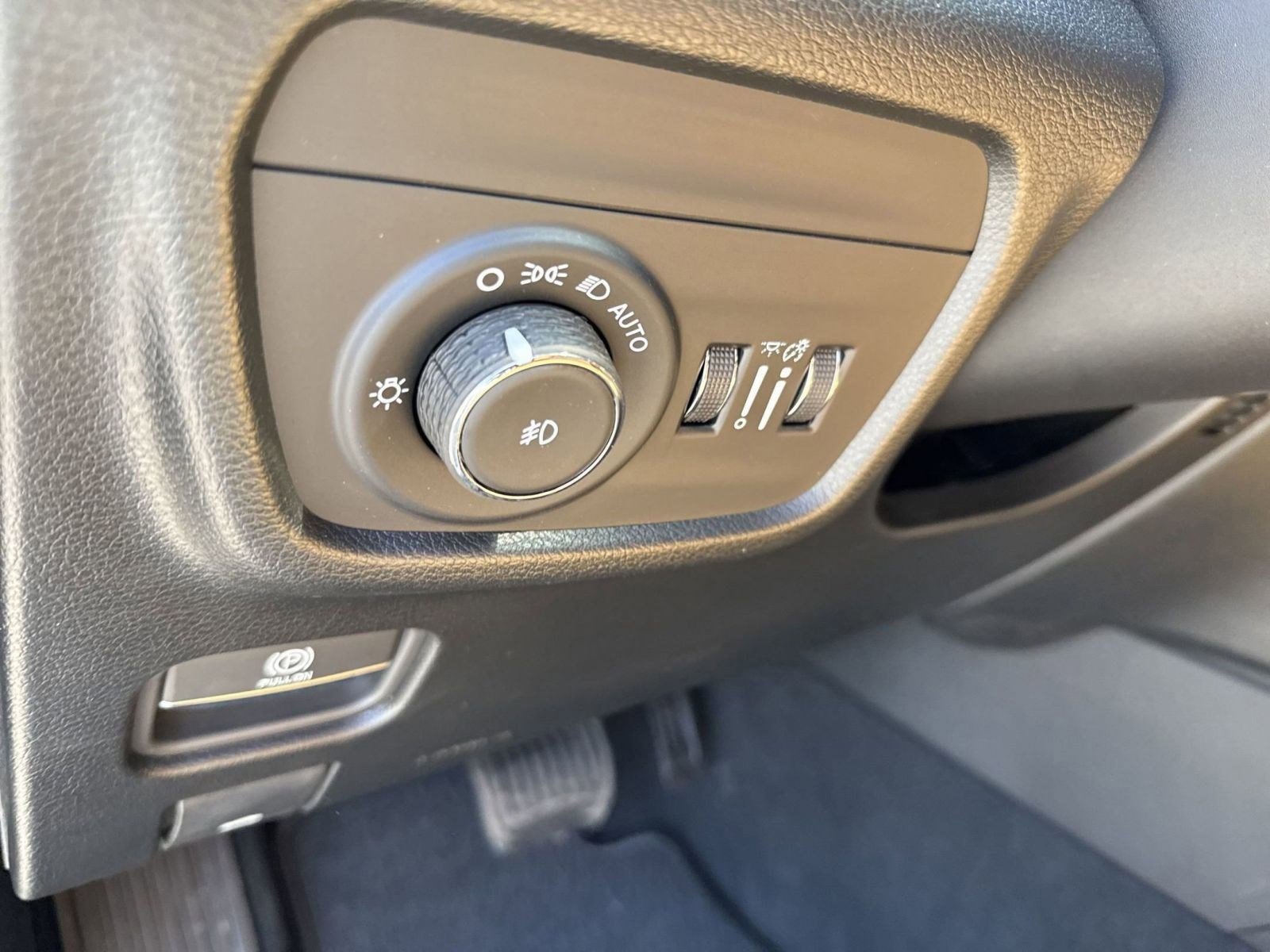 New 2025 Jeep Grand Cherokee Summit w/ Luxury Tech Group V image 15