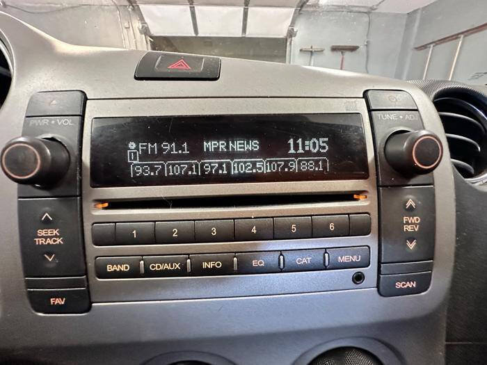 Used 2010 Pontiac Vibe w/ Preferred Package FWD image 38