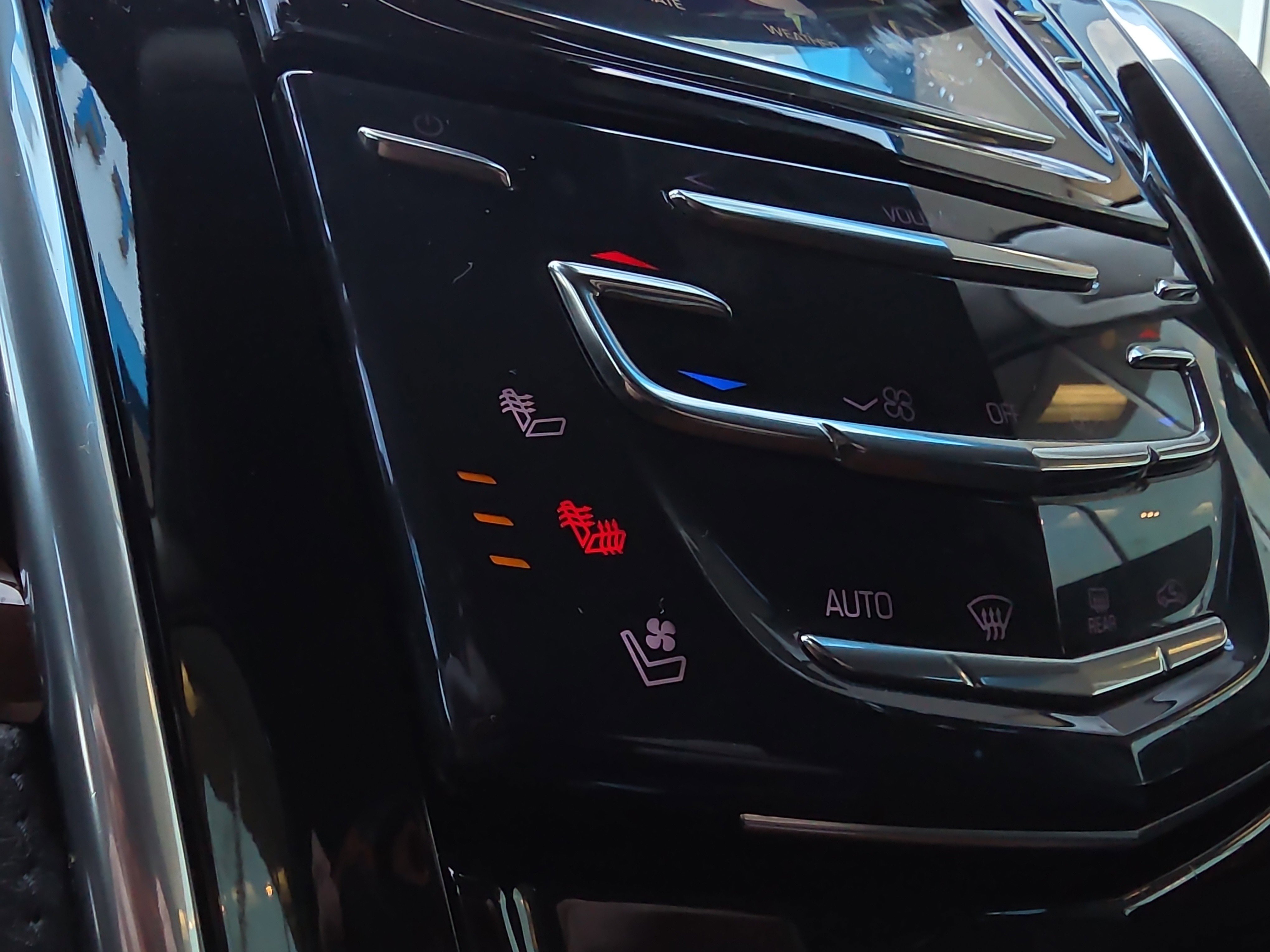 Used 2018 Cadillac Escalade Luxury image 25