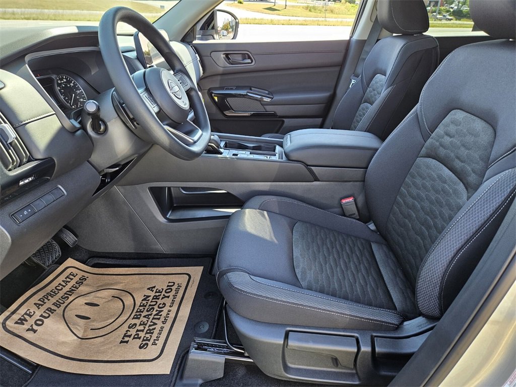 New 2025 Nissan Pathfinder S w/ Cargo Package image 4