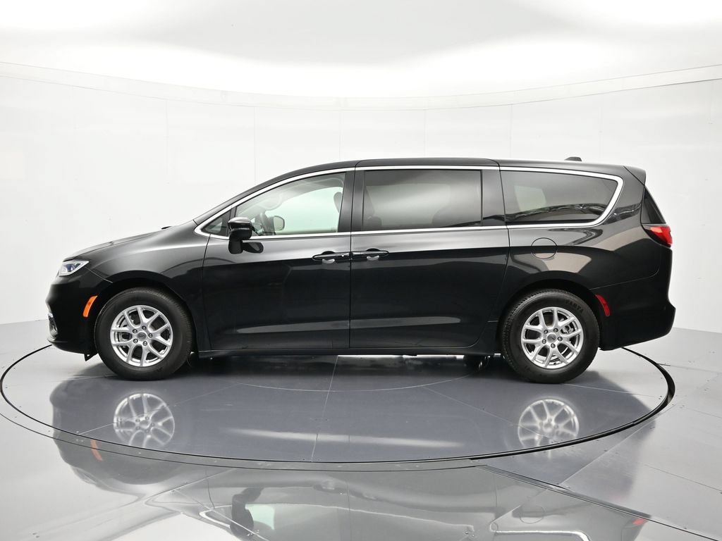 Certified 2023 Chrysler Pacifica Touring-L FWD image 8