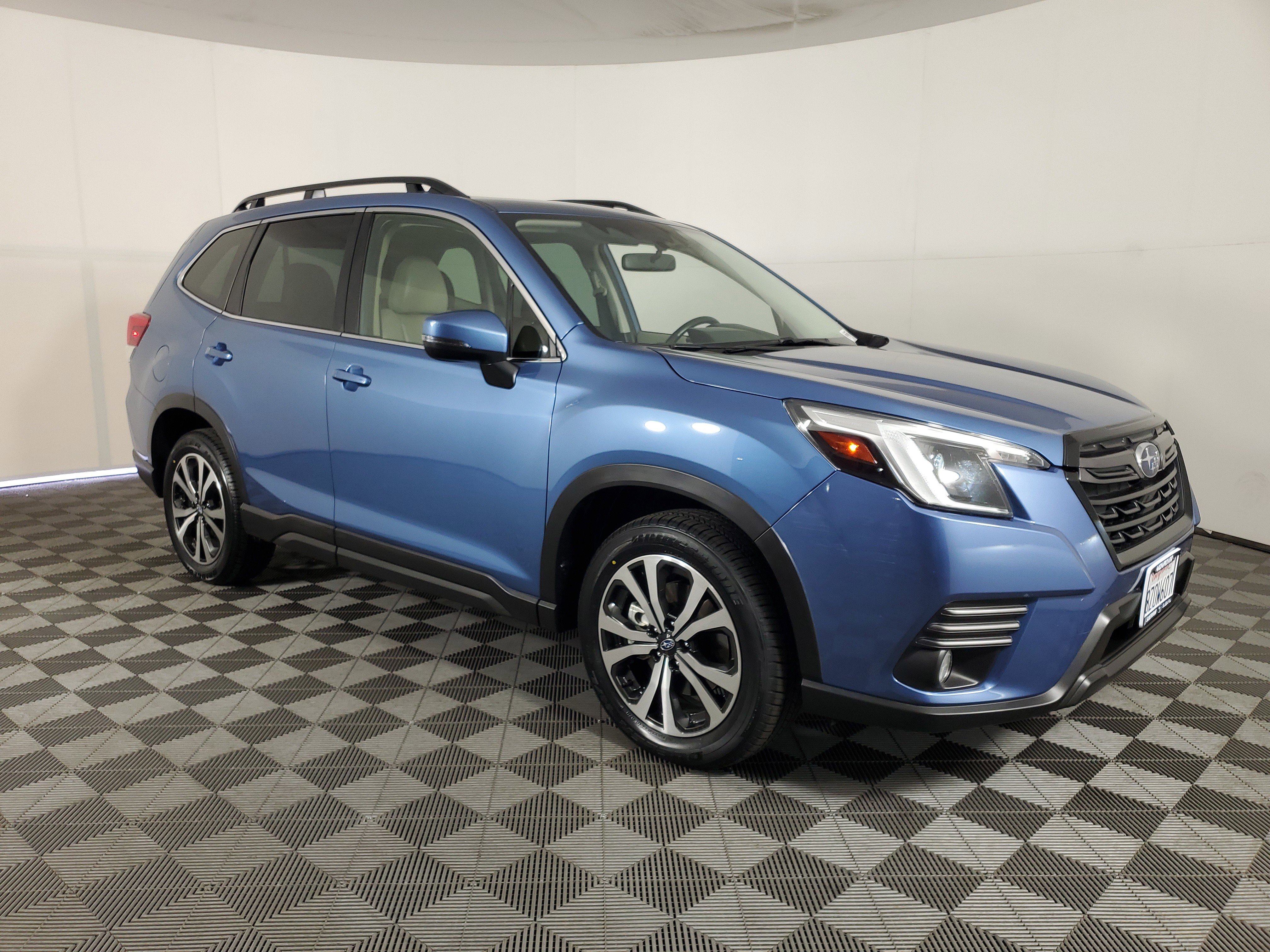 Used 2022 Subaru Forester Limited AWD/4WD image 2