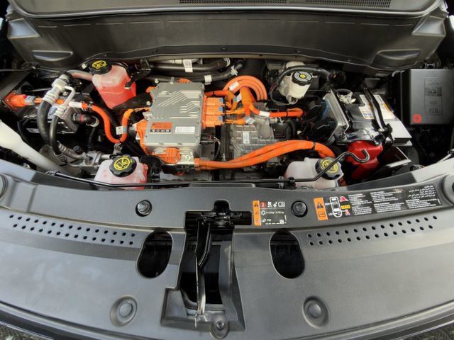 Certified 2023 Chevrolet Bolt EUV LT w/ Convenience Package FWD image 32