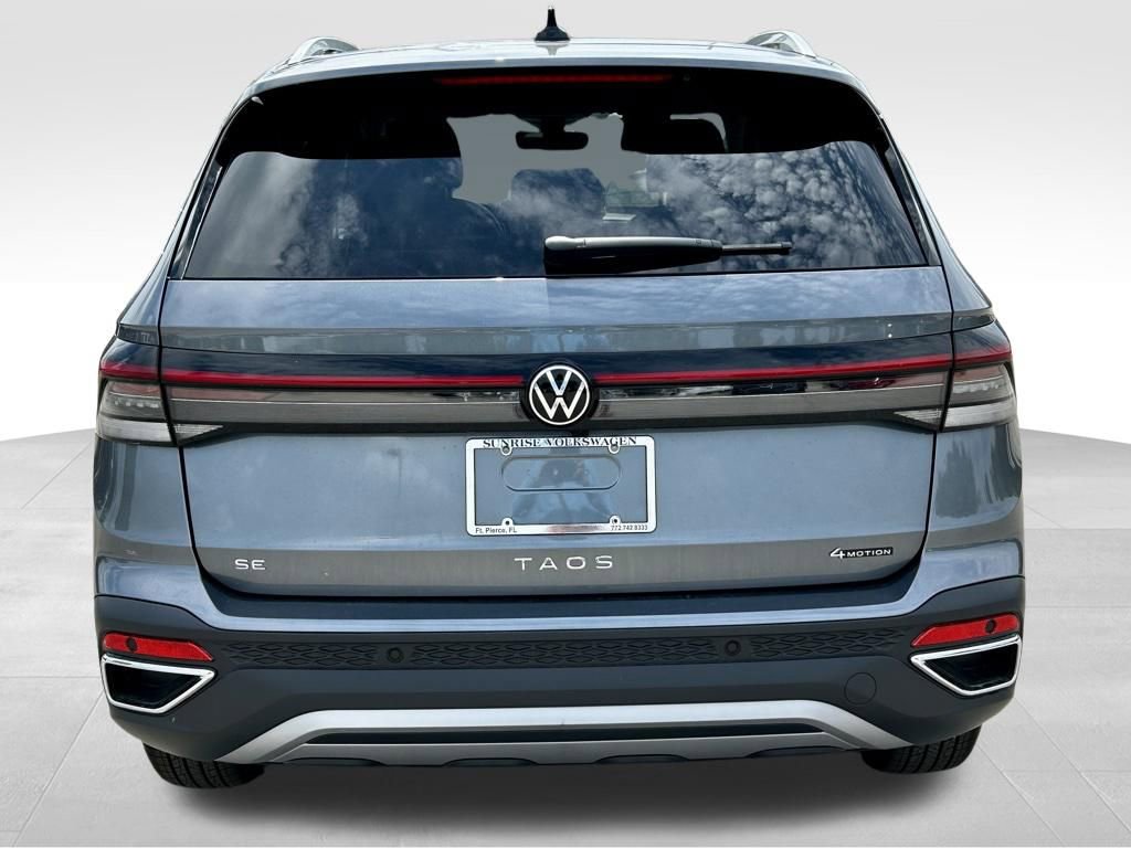 Used 2025 Volkswagen Taos SE image 5