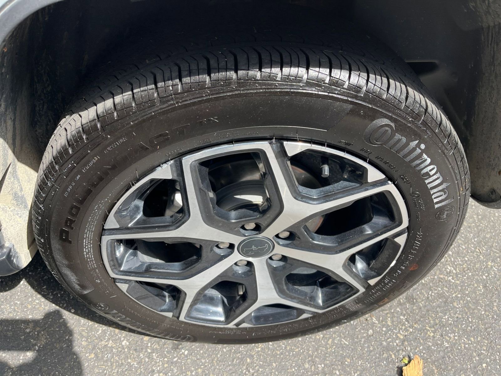 Used 2025 Jeep Compass Limited image 31