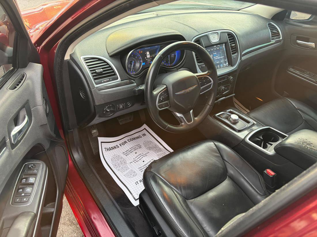 Used 2018 Chrysler 300 Touring L RWD image 9