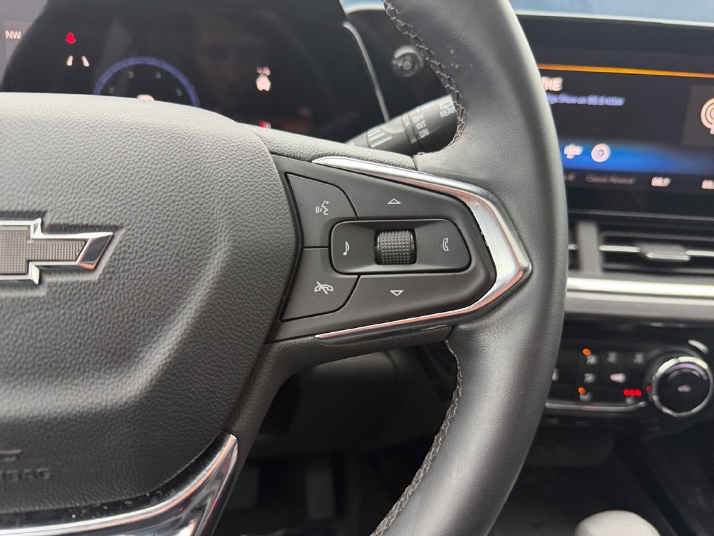 Used 2024 Chevrolet Trax ACTIV w/ Sunroof Package FWD image 17