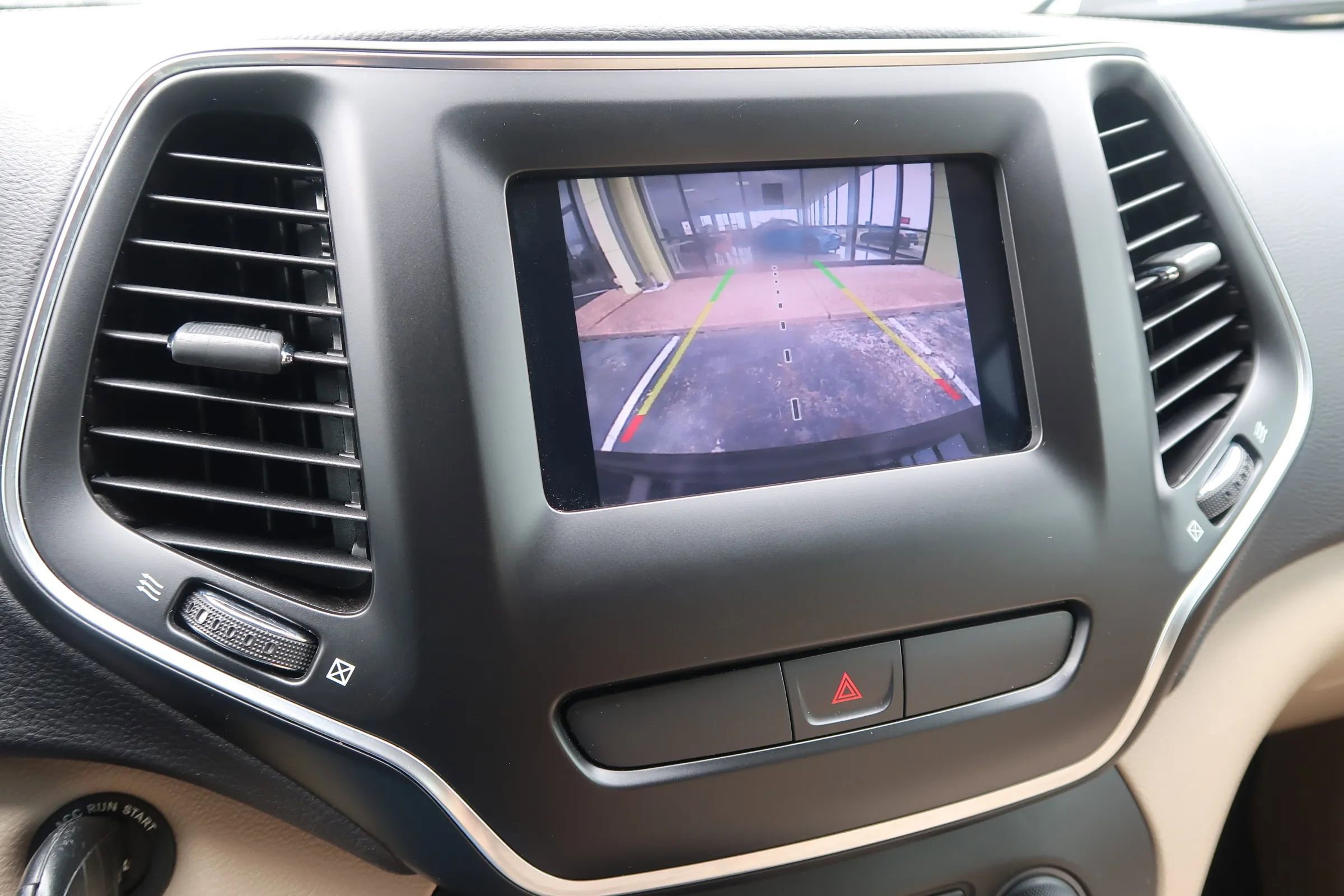 Used 2019 Jeep Cherokee Latitude w/ Popular Appearance Group FWD image 34
