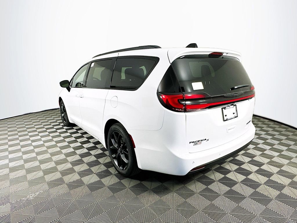 New 2026 Chrysler Pacifica Limited w/ Uconnect Theater Family Group image 6