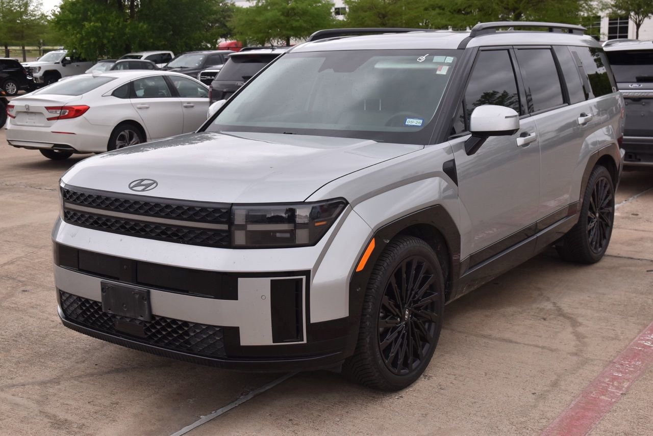 Used 2024 Hyundai Santa Fe Calligraphy FWD image 2