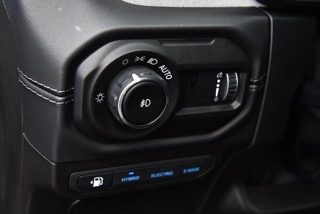 Used 2025 Jeep Wrangler Unlimited Sahara w/ Safety Group AWD/4WD image 11